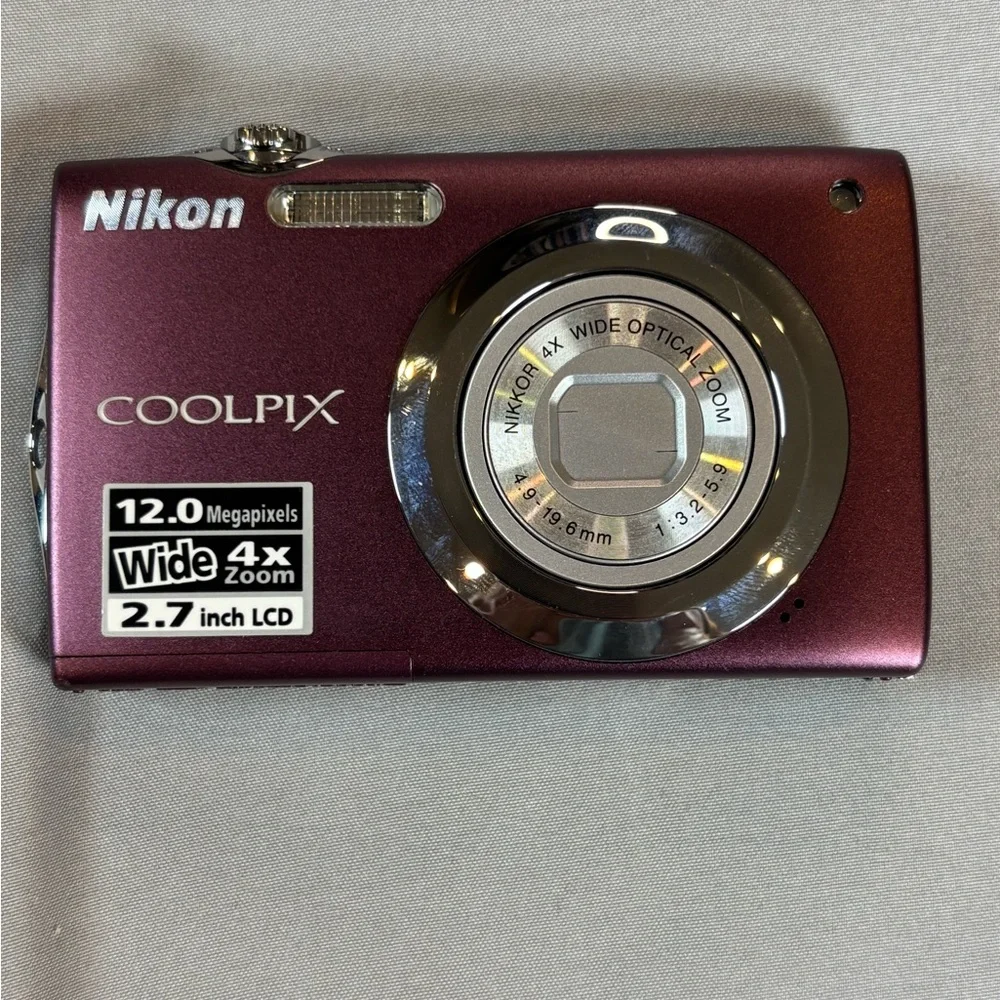 Nikon Coolpix S3000 12MP Digital Camera Purple Parts Only‎